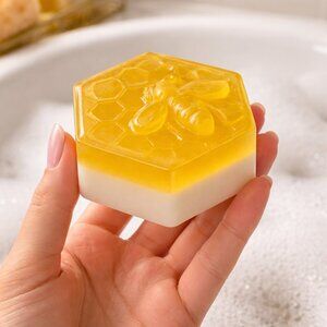 Honeybee Honeycomb Soap – Real Honey Infused, Sweet Honey Vanilla Scent